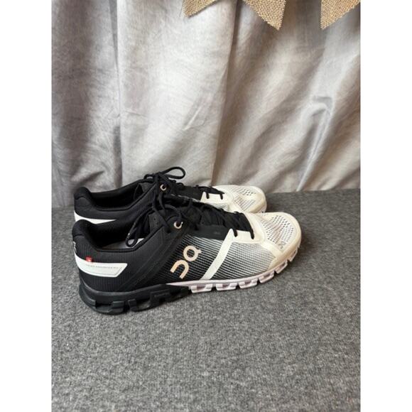 On Cloud Cloudflow Mens Size 10.5M Black/White - Picture 4 of 10
